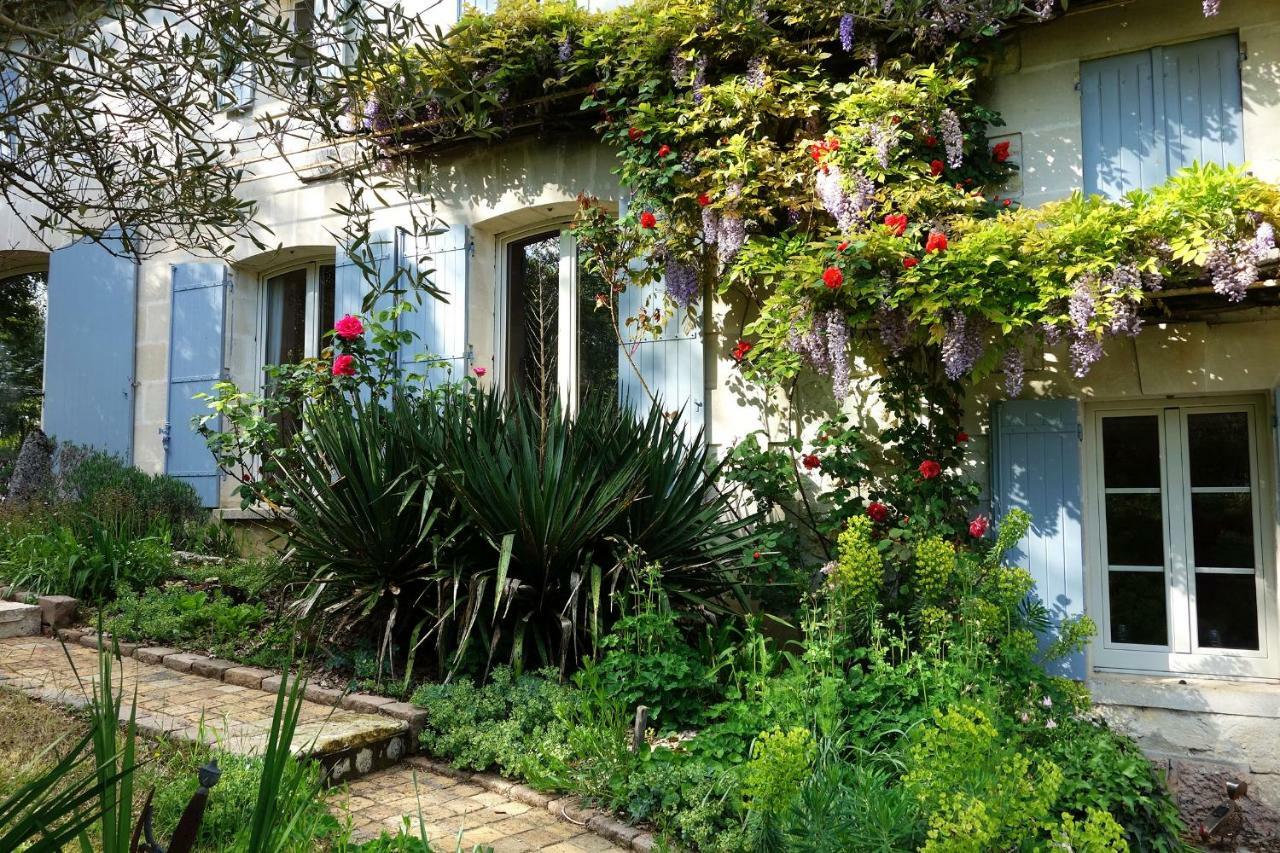 Les Jardins De Camelot Bed & Breakfast Villegouge Exterior photo